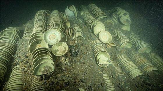 我国首次在南海千米级海底发现大型古代沉船遗址