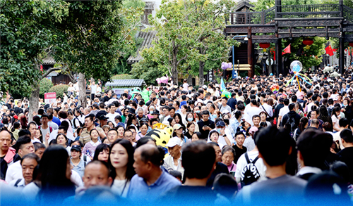 杭州亚运会·全天综合｜中国“水军”捷报频传 中日女排巅峰对决