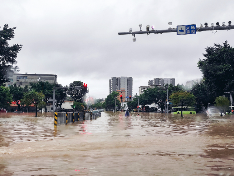 受台风“三巴”影响广西多地强降雨 部分城市出现内涝