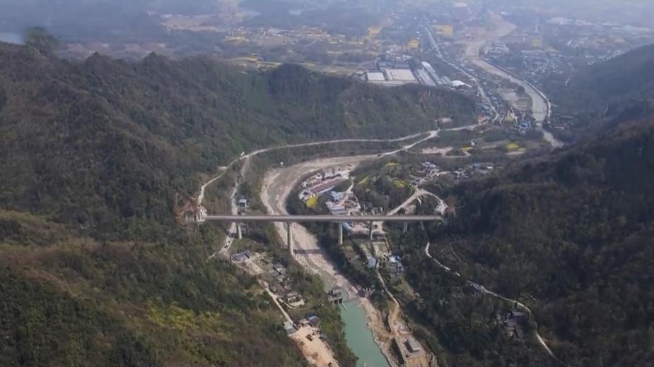 火车开进川西北！川青铁路青白江东至镇江关段今日开通运营