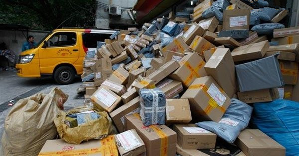 近日全国日均快递揽收业务量超5亿件 包装物何去何从？