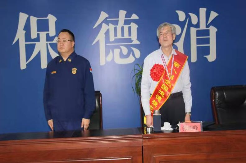 山西忻州保德县张旭峰50多年来——  闯激流勇救人 传经验护安全