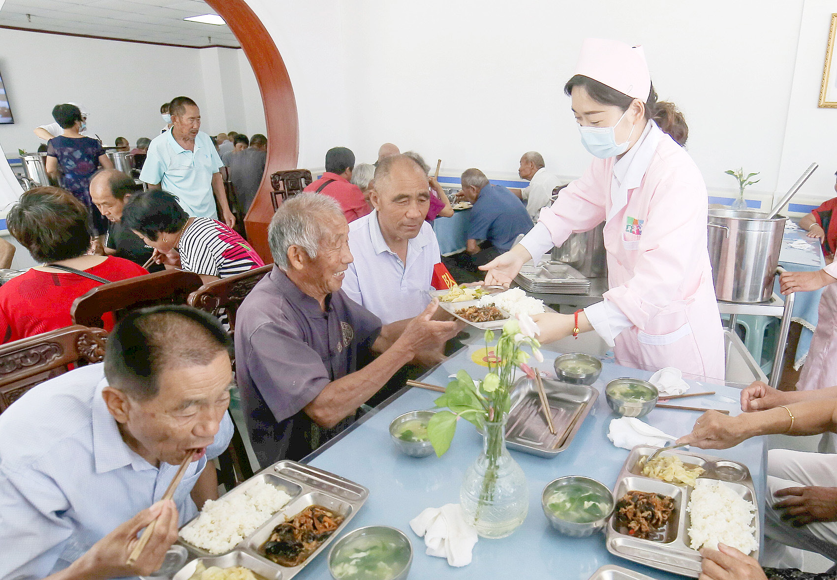 让老年人共享发展成果、安享晚年——多部门解读《关于发展银发经济增进老年人福祉的意见》