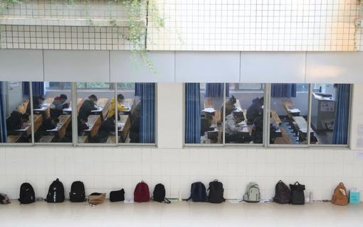 考研报名人数连涨8年后下降36万 卷学历不香了？