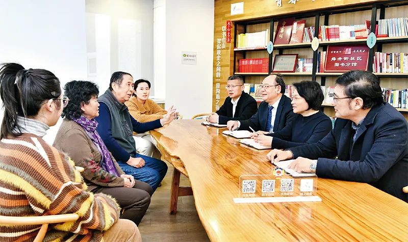 以团结凝聚力量，以奋斗铸就伟业