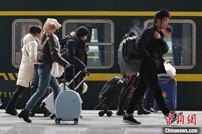 今年春运中国铁路共发送旅客4.84亿人次 同比增39%