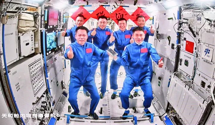 天宫“全家福”来了！这些细节很带感……