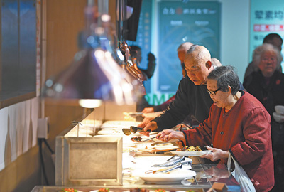 引入社会力量，与第三方平台合作 因地制宜开展老年助餐服务