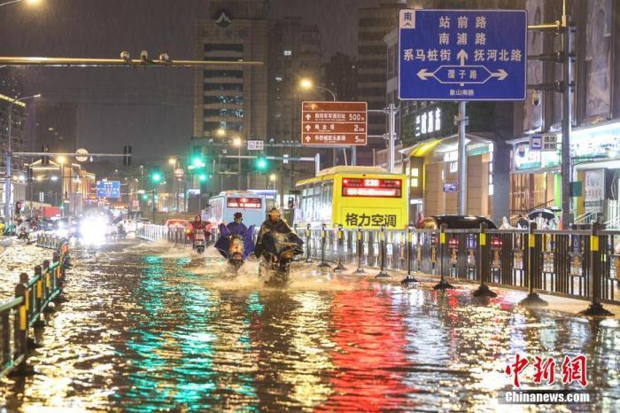 江西启动暴雨四级应急响应 一地出现12级大风
