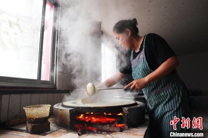 “祖传手艺”助吉林煎饼村“摊”出致富路