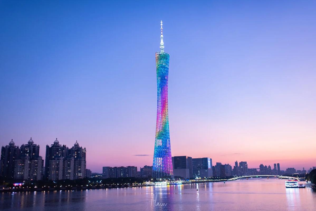 1小时内连续接6次雷击 广州塔为何能“雷打不动”？