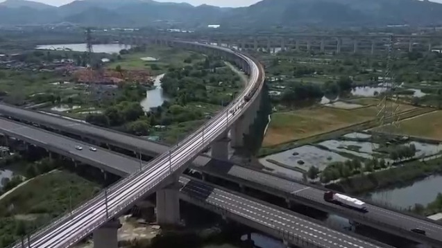 多领域呈现积极变化 中国经济稳中有进、活力强