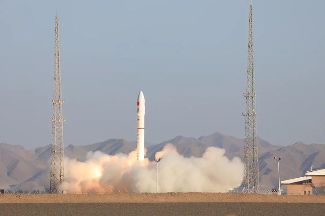我国成功发射极光星座01星、02星等5颗卫星