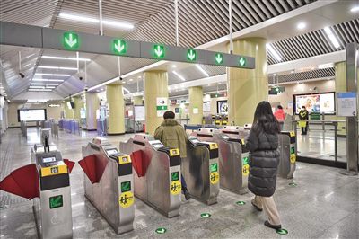 北京地铁十分钟内同站进出可退票 市民呼吁通过技术手段实现退费