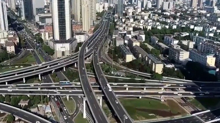 我国开展智能网联汽车准入和上路通行试点