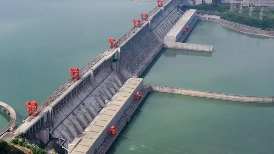 长江上游将发生多轮较大洪水过程 三峡水库今年首次开闸泄洪