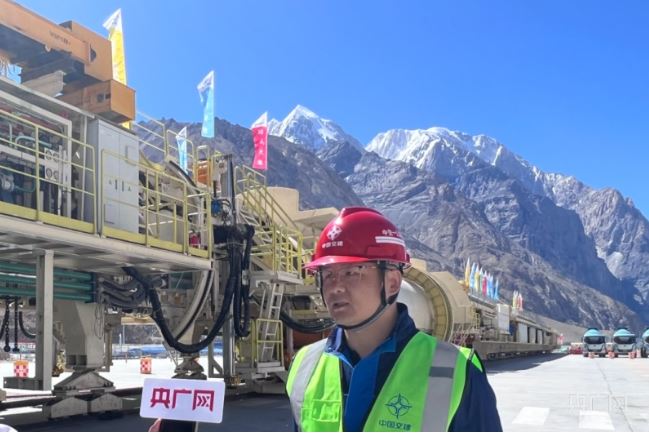新疆西天山特长隧道“温宿号”TBM顺利始发