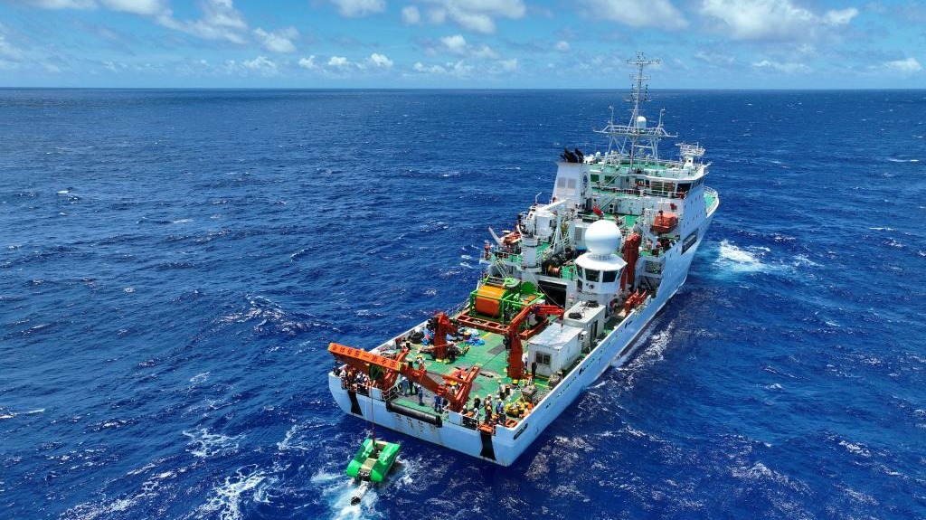 在4102.8米海底挖“宝”！我国深海采矿车迎来新突破
