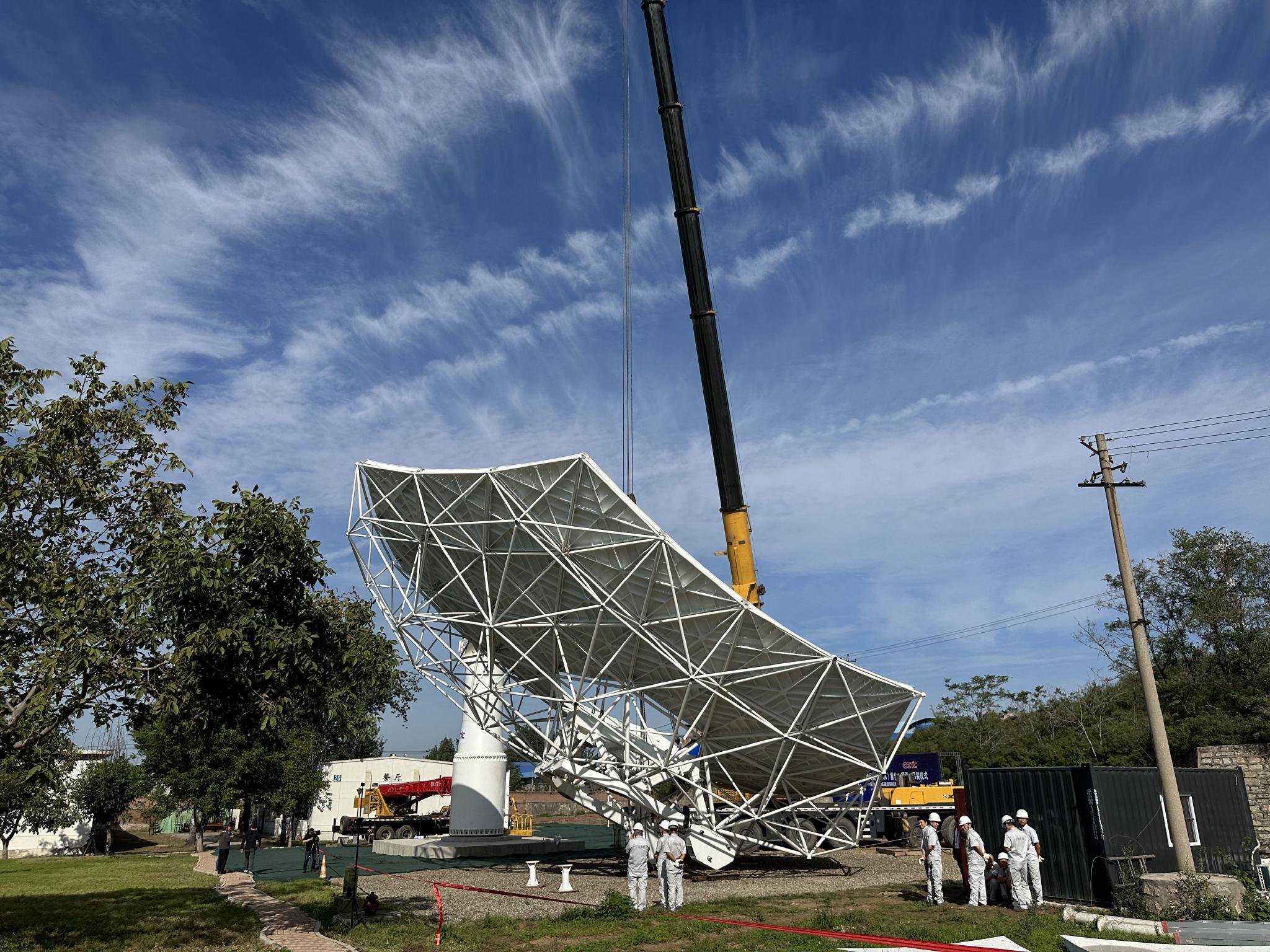 “地球巨眼”建造又有中国贡献 SKA中频天线结构发运南非