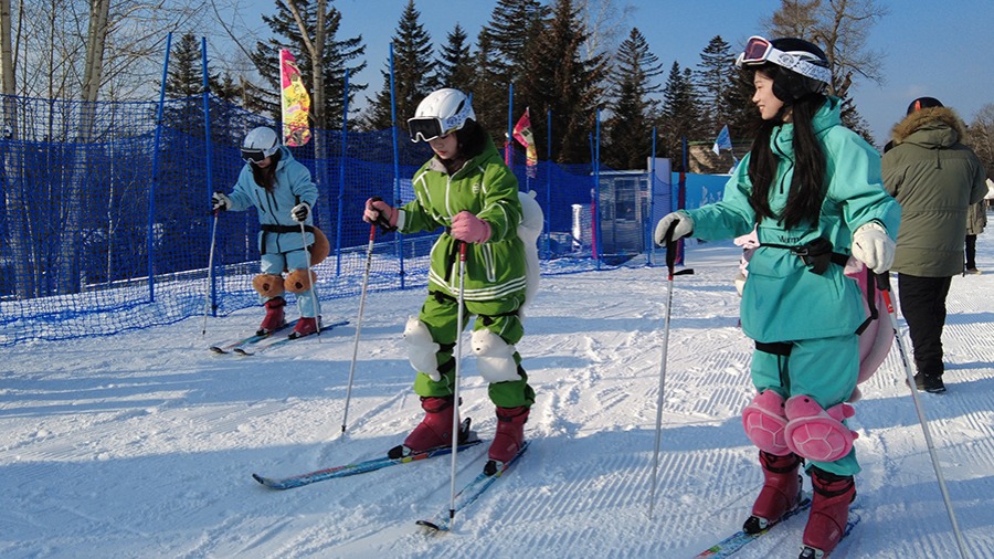 冰雪“热”了 经济“火”了！冰雪产业新工种了解一下
