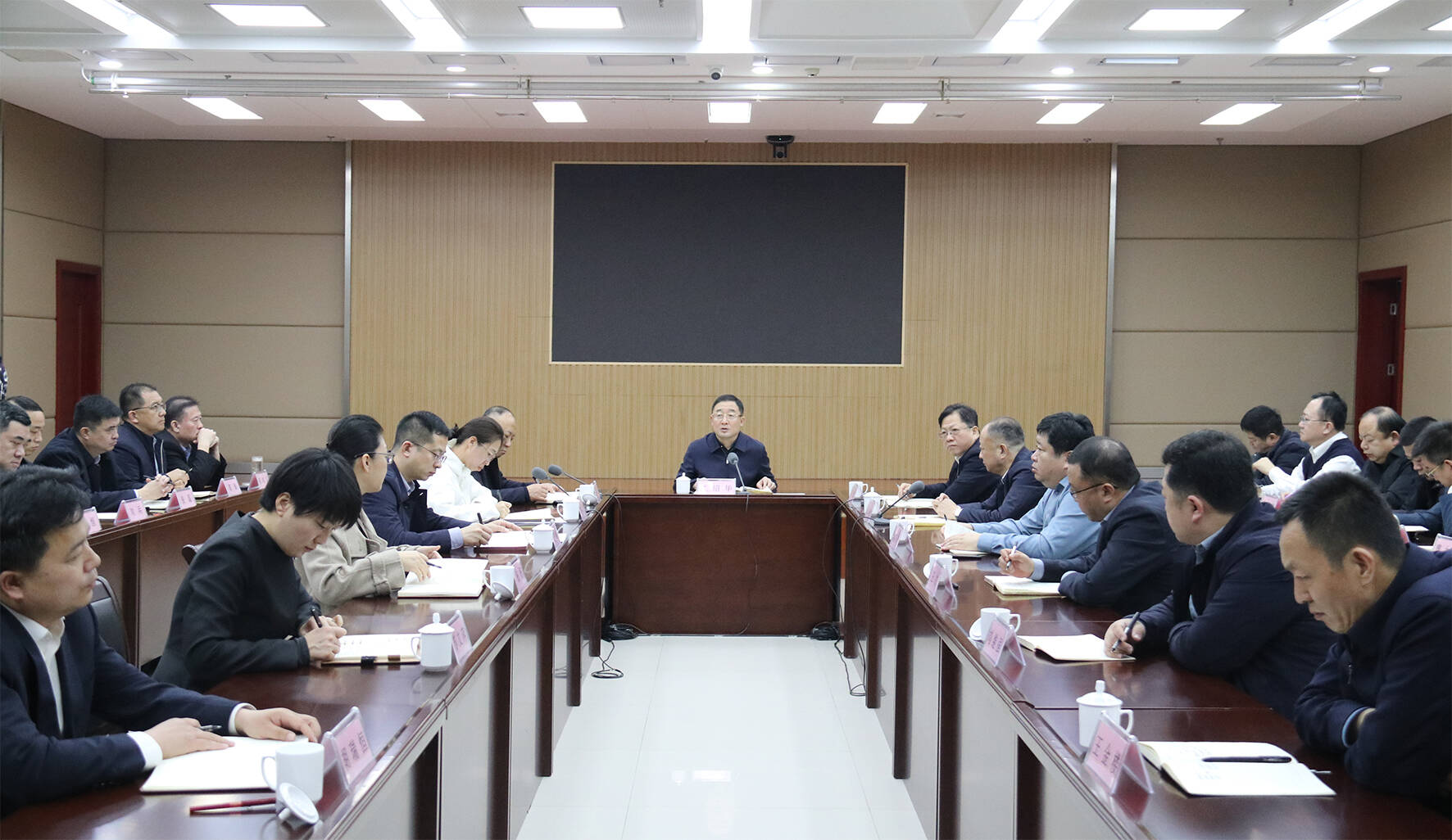 区委常委会（扩大）会议召开
