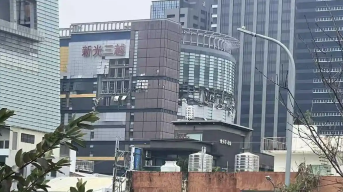台中百货大楼爆炸事故已致4死30伤 灾情已初步控制