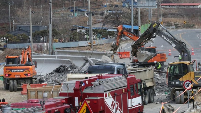 快讯：韩国高速公路在建桥梁坍塌事故中有2名中国工人遇难