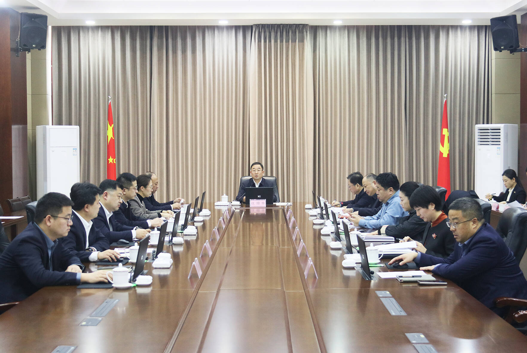 东昌府区委常委会召开会议