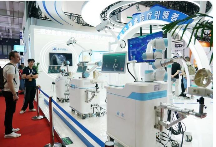AI执掌手术刀，数字医疗将面临哪些机遇和挑战？