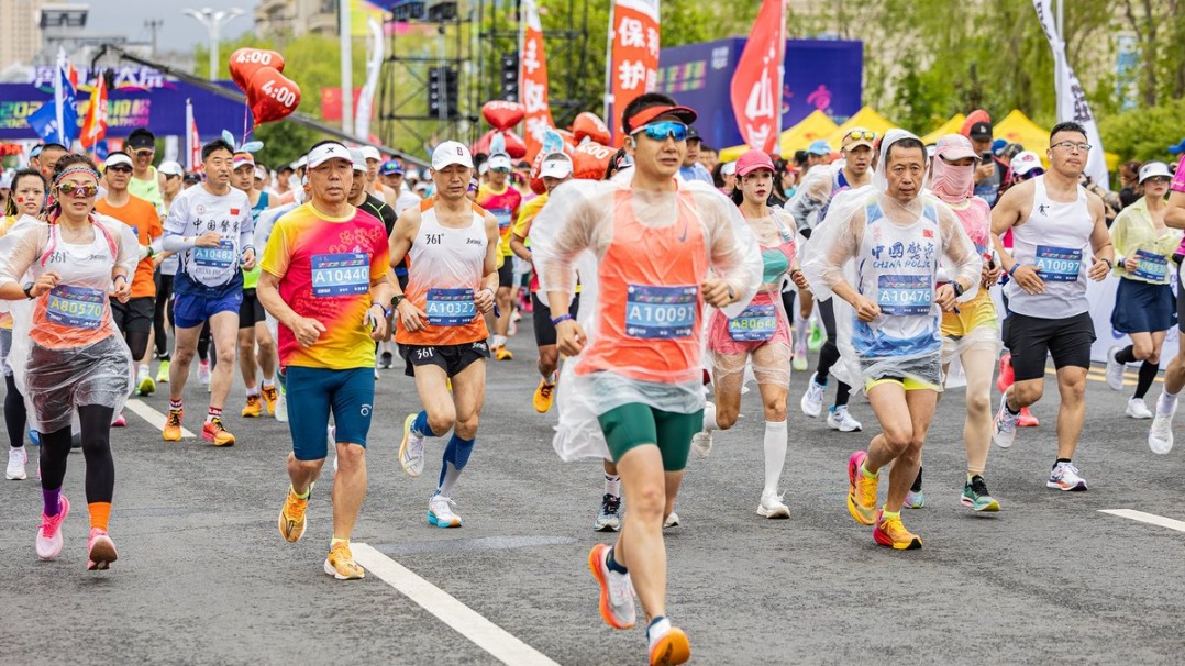 国内外5000余跑者竞技宝清马拉松赛
