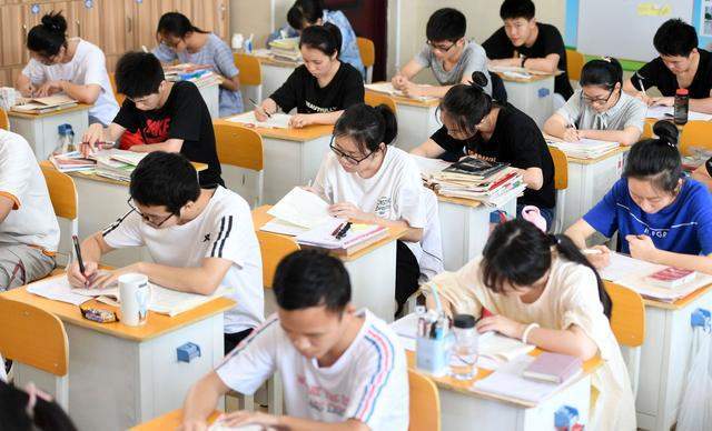 教育部：坚决遏制节假日上课补课等问题