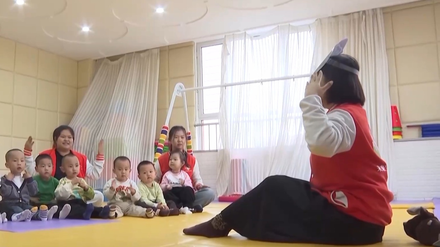 破解“带娃难” 如何让婴幼儿家庭“放心托”？