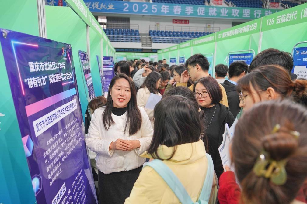 新华全媒+｜扩岗471.8万！教育部打出毕业生就业“组合拳