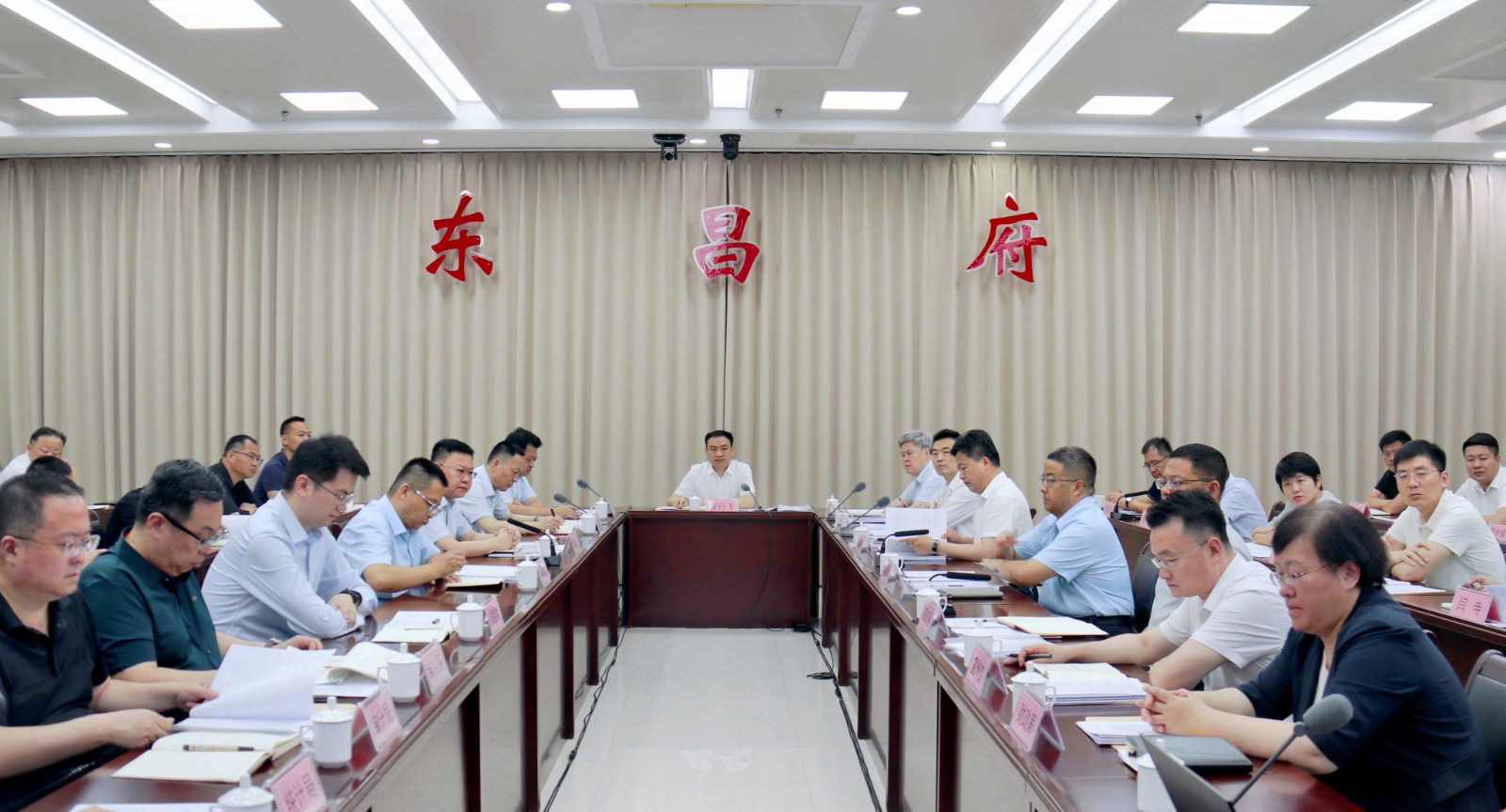 东昌府区人民政府第56次常务会议召开