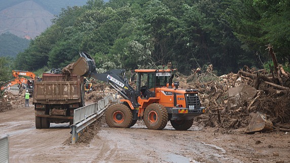 韩国连日暴雨已致17人死亡11人失踪