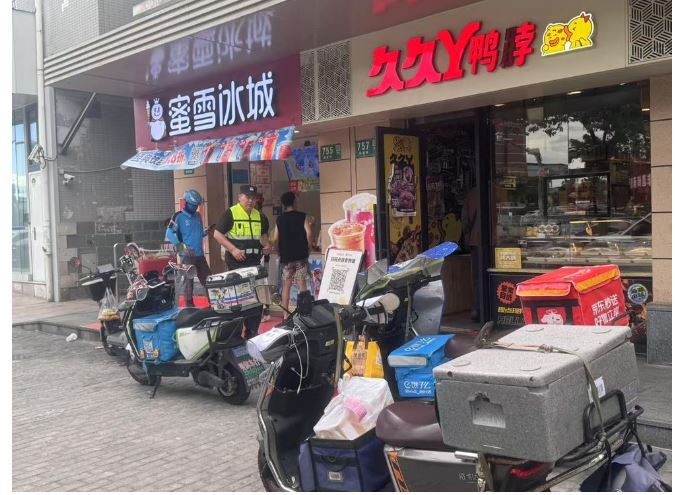 新茶饮股集体上涨，平台外卖大战门店爆单
