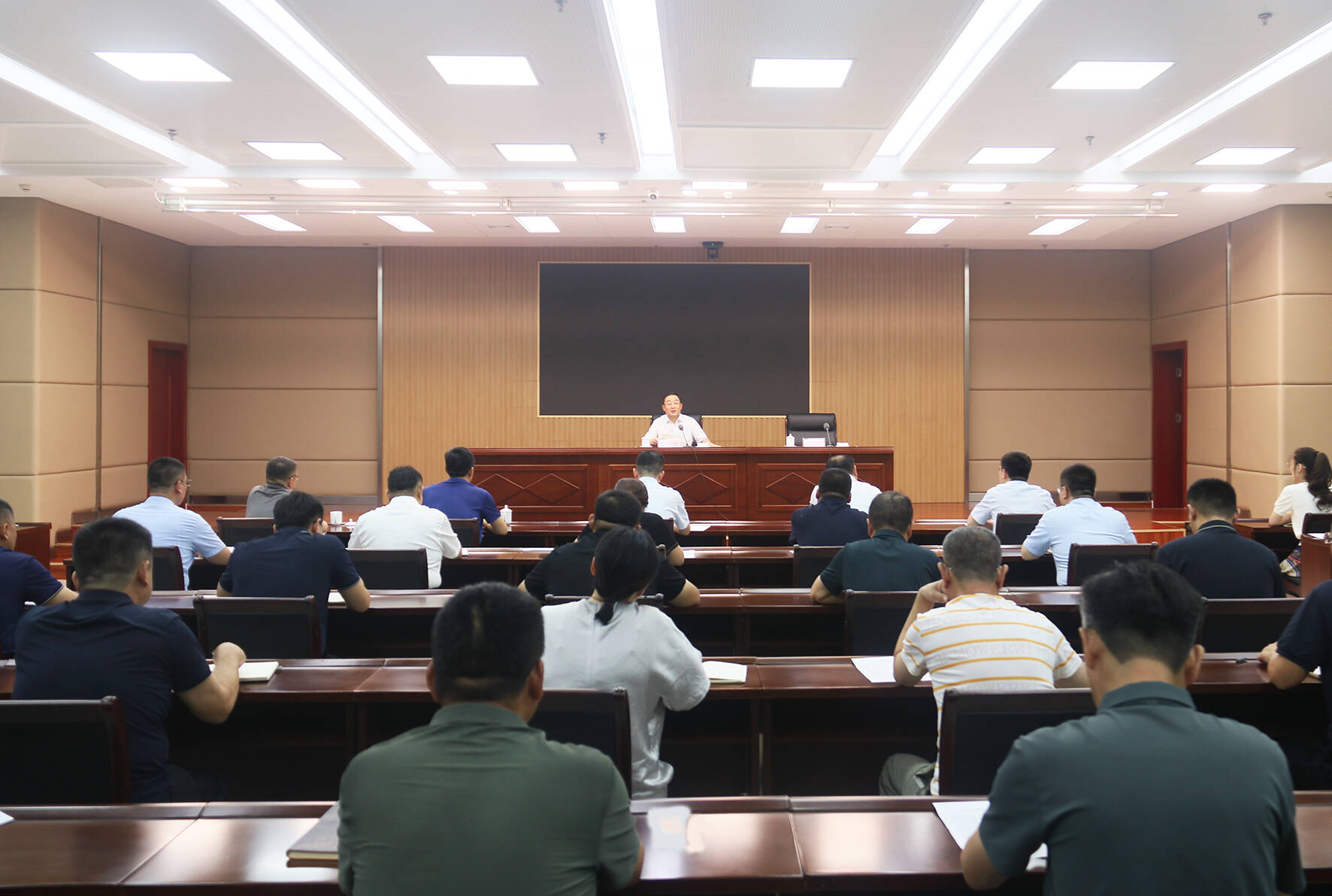 江绍华为区委办公室系统讲深入贯彻中央八项规定精神学习教育专题党课