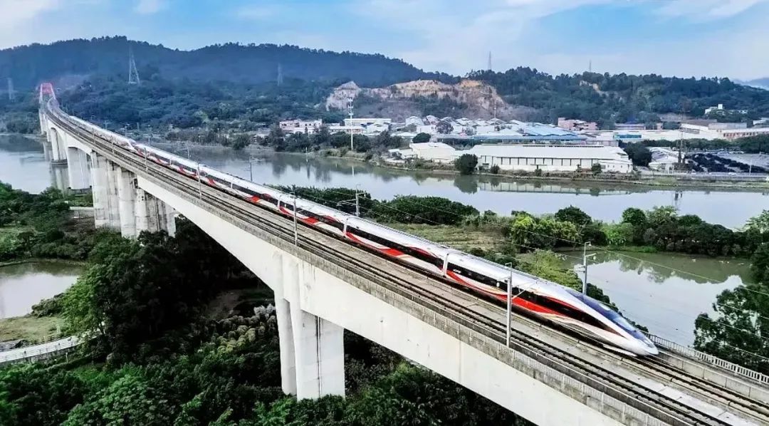 聆听钢轨上的“中国心跳”