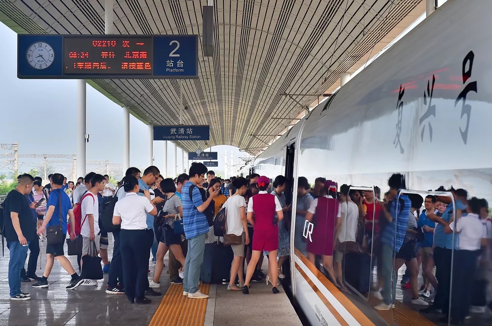 “十一”火车票开售首日，北京、成都、重庆位列热门城市