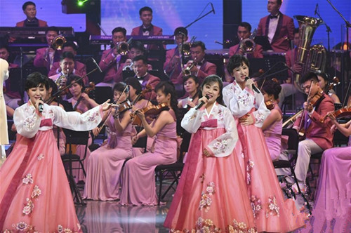 朝鲜艺术团在韩国江陵举行首场艺术演出