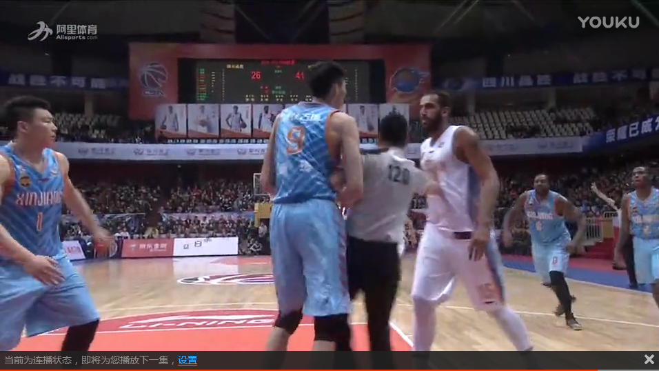 CBA-锁喉挥拳太火爆！周琦遭锁喉愤怒挥拳 与哈达迪爆激...