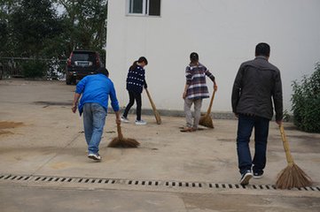 聊城东昌府区郑家镇：环境整治美化家园