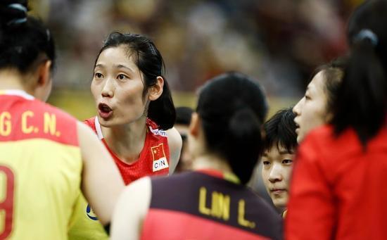女排世预赛首战中国3-0斐济 朱婷率队开门红