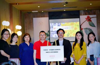 中融信托慈善信托携手“向阳花”助力青少年医疗救助