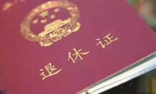 满55岁女教师既不上课又不退休，影响了年轻教师，网友：炸开了锅