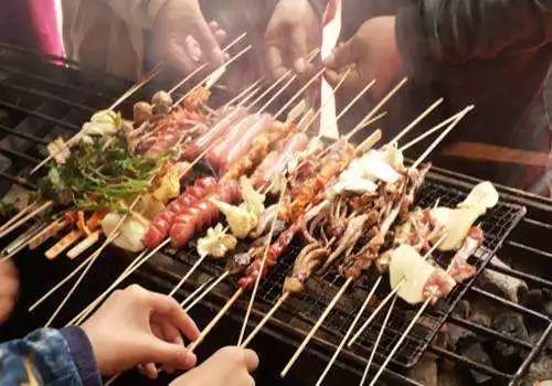 食物那些焦黑的地方吃了会致癌吗？