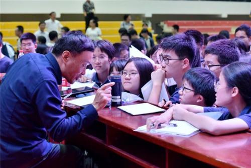 因传统文化“走红”的工科教授