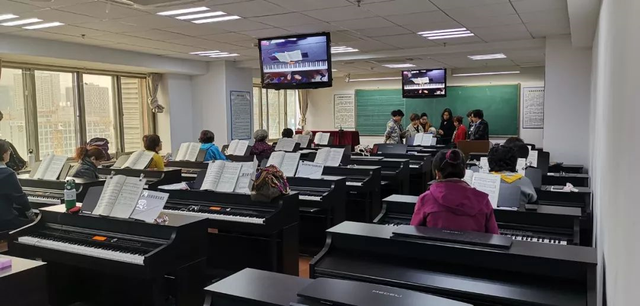 只想入学，不想毕业：老年大学为何“一座难求”？