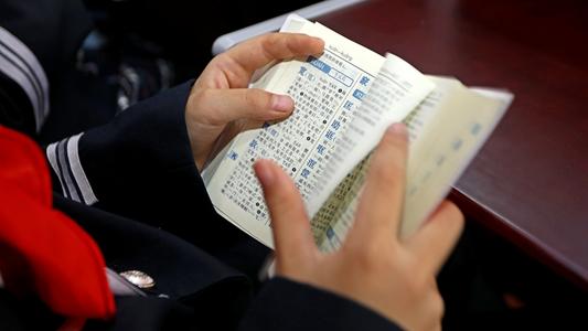 近七成中小学生每天课外阅读低于1个小时