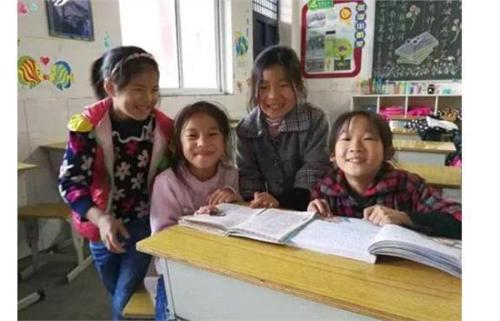 没人戴眼镜的乡村学校同样令人向往